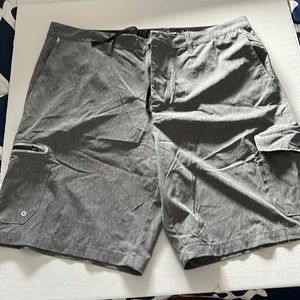 Tommy Bahama walking shorts size 38